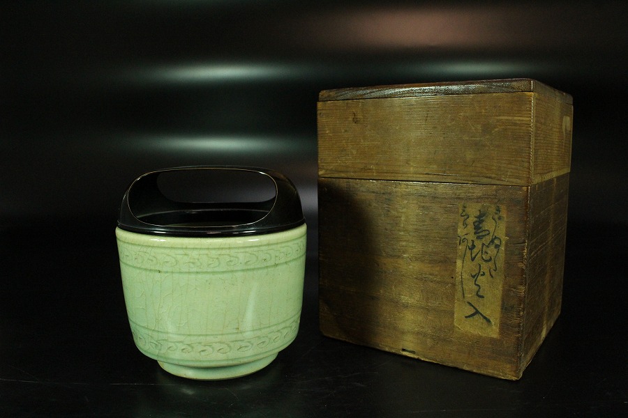 SOLD OUT 中国美術 七官青磁 香炉 時代箱 φ11cm(LC483) | 京都の